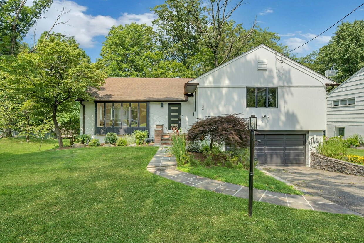 Foto principal - 134 Highland Rd