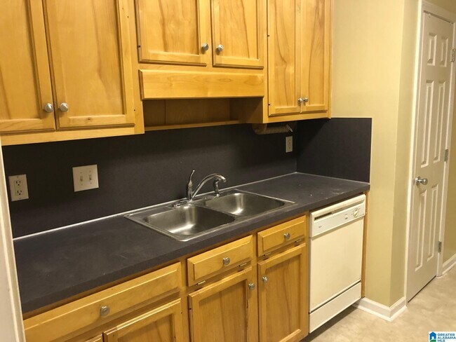 Foto del edificio - 669 Treymoor Lake Cir