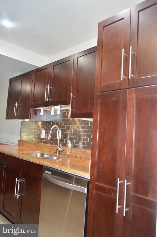 Building Photo - 7 Honey Brook Cir
