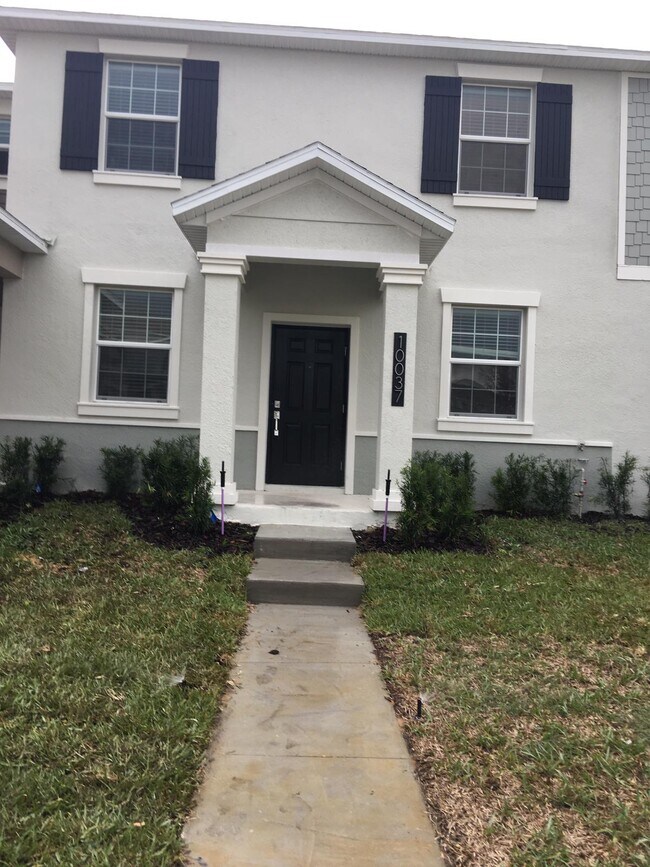 Entrance - 10037 Memoir Ave