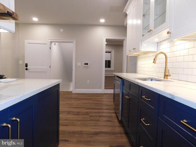 Foto del edificio - 112 S Main St