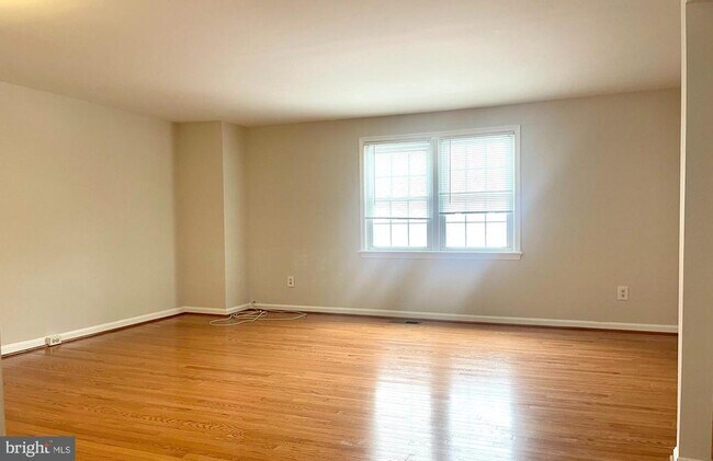 Foto del edificio - 7353 Crestleigh Cir