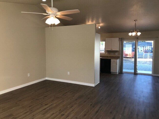 Building Photo - 808 S McKinley Ave