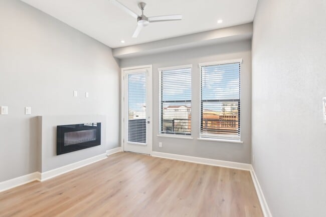 Building Photo - Cityscape Star