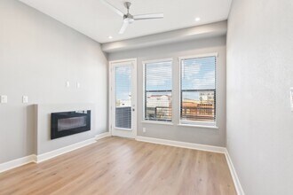 Building Photo - Cityscape Star