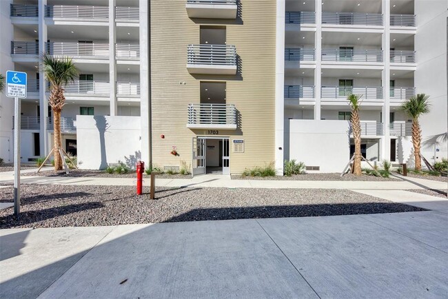 Foto del edificio - 1703 N Tamiami Trl