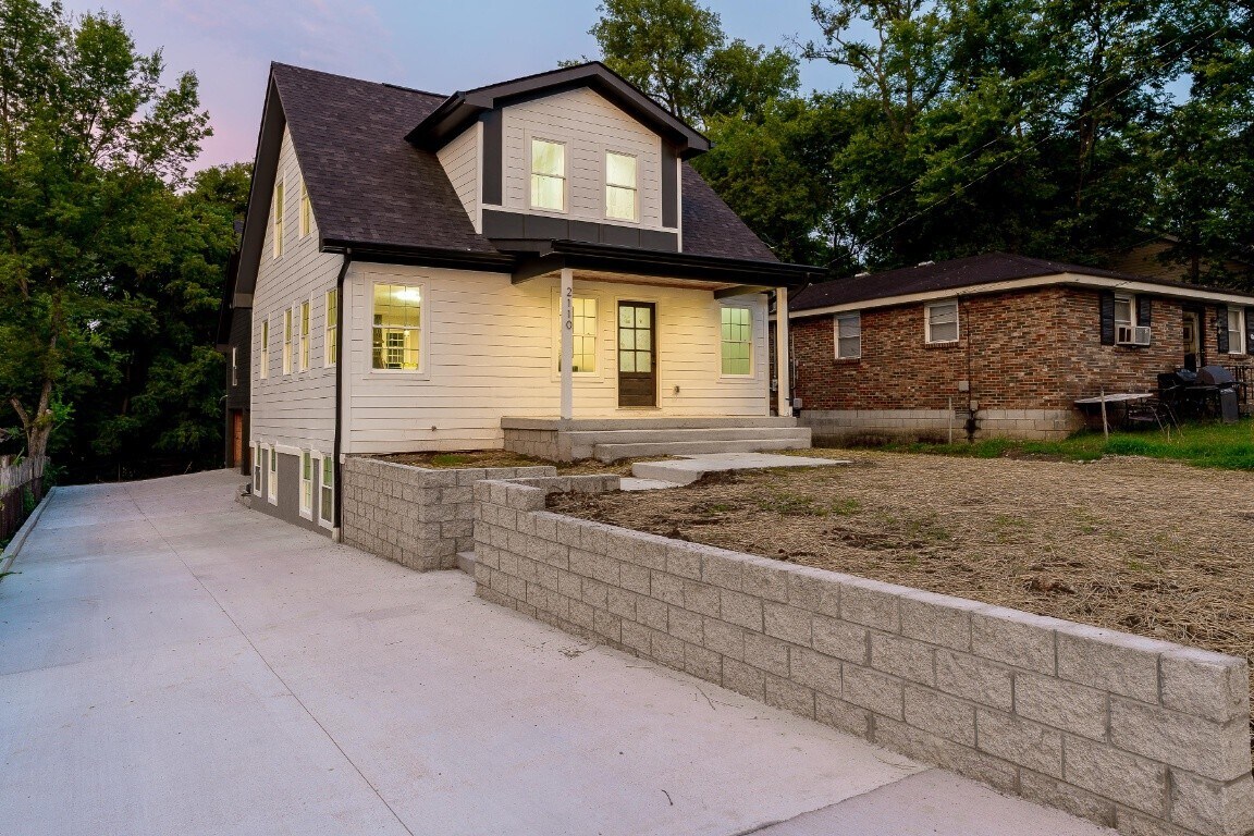 Primary Photo - 2110 Sadler Ave