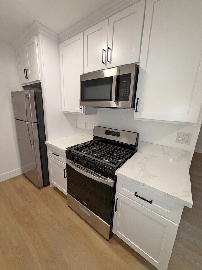 Foto del edificio - 3685 Mentone Ave