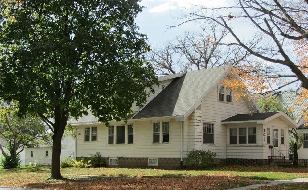 Primary Photo - 302 Randall St