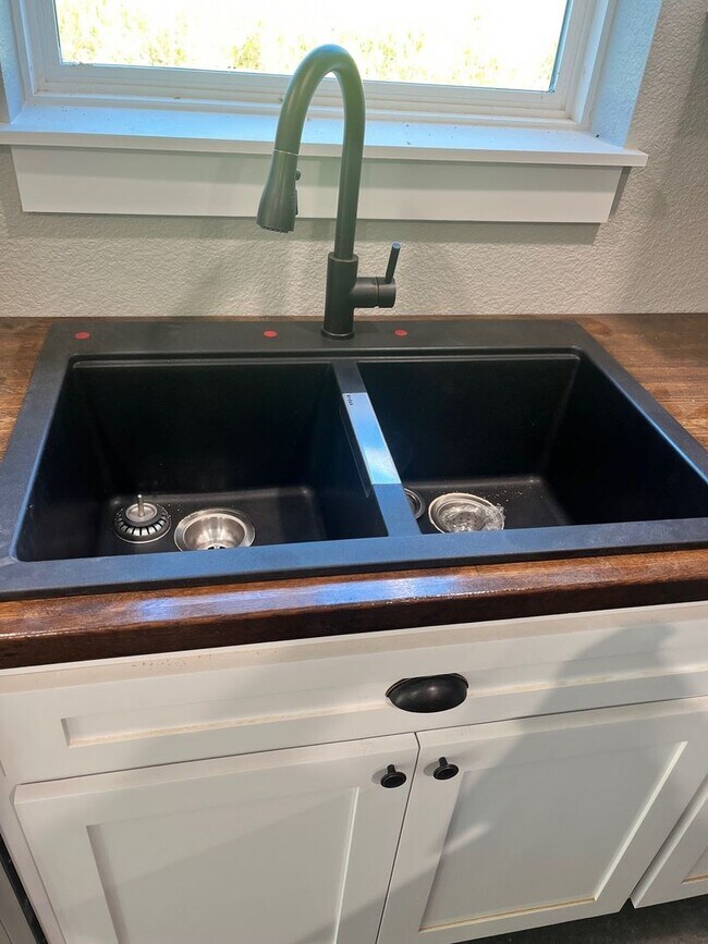 Foto del edificio - 707 Atkinson St