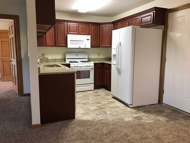 Building Photo - 1002 Altamonte Dr