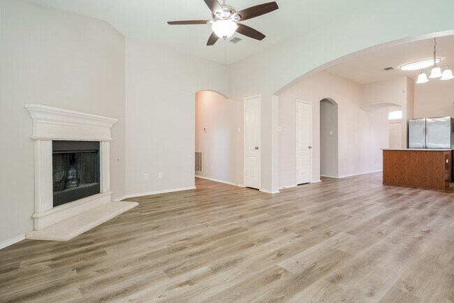 Foto del edificio - 3621 Renzel Blvd