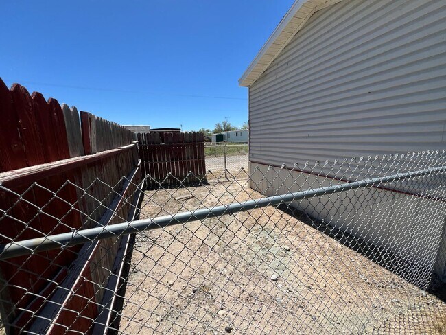 Foto del edificio - 3 Bed 2 Bath Updated Mobile Home w/ Fenced Yard & Many Amenities