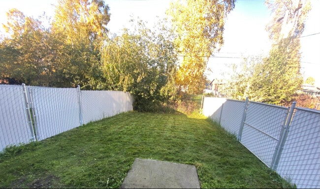 Building Photo - 1410 24th Ave