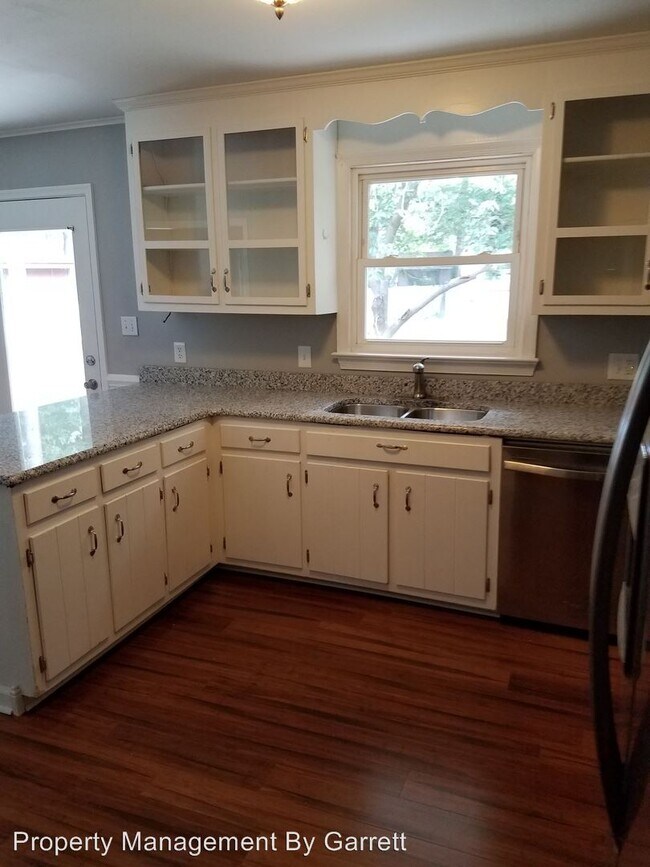 Building Photo - 3 br, 2.5 bath House - 110 Indian Cir