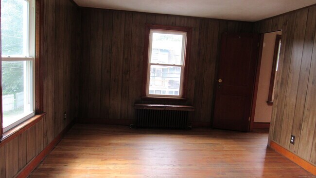 Foto del edificio - 183 Harwinton Ave