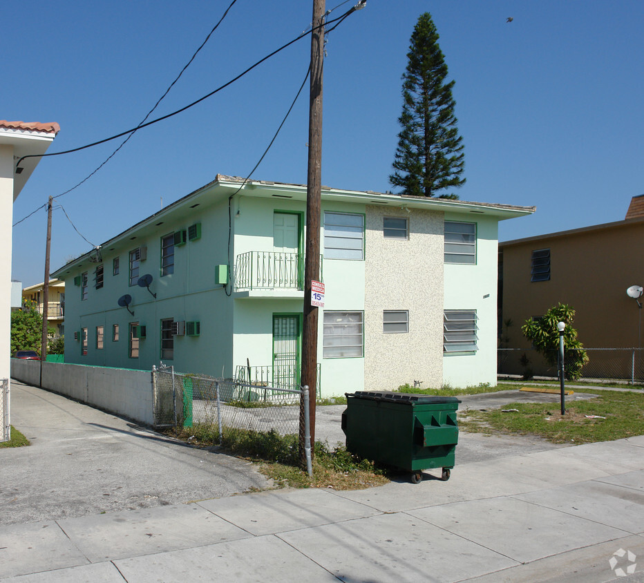 Foto del edificio - 1627 NW 1st St