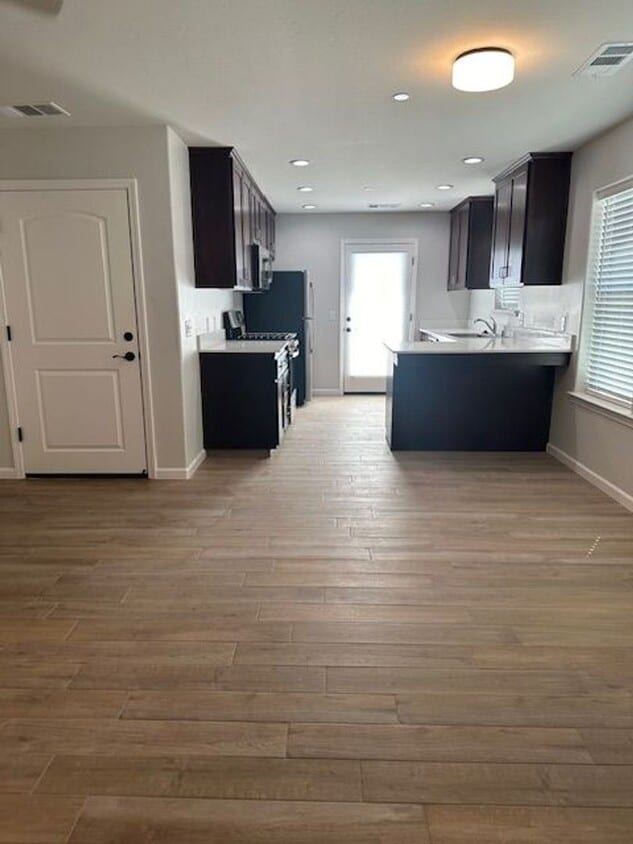 Building Photo - 2404-2404 Oakmont Cir