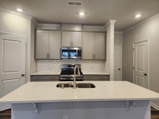 Building Photo - 2234 Kasota Ln