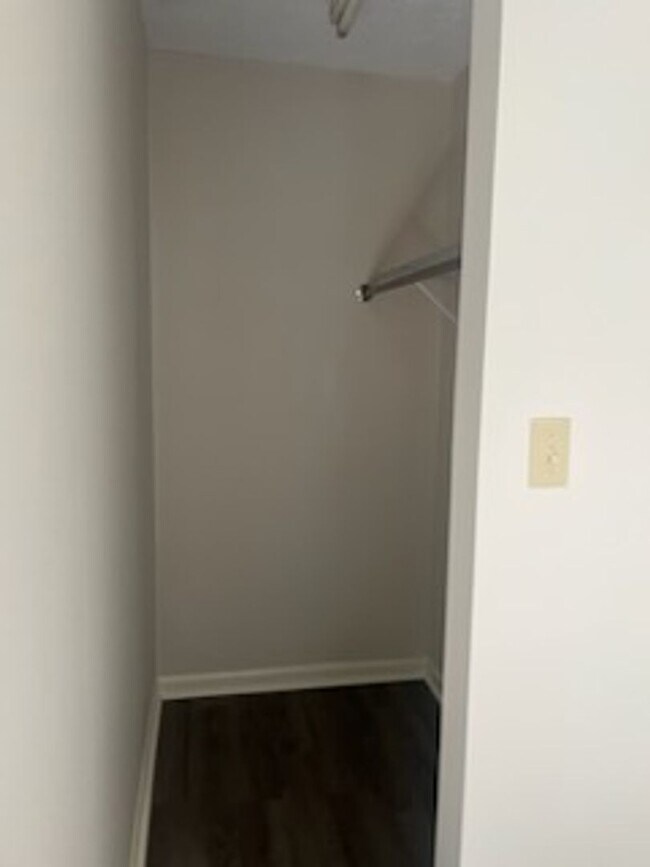 Building Photo - Charming One bedroom apartment
