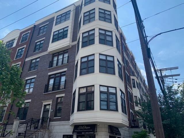 Primary Photo - 1200 Grand St