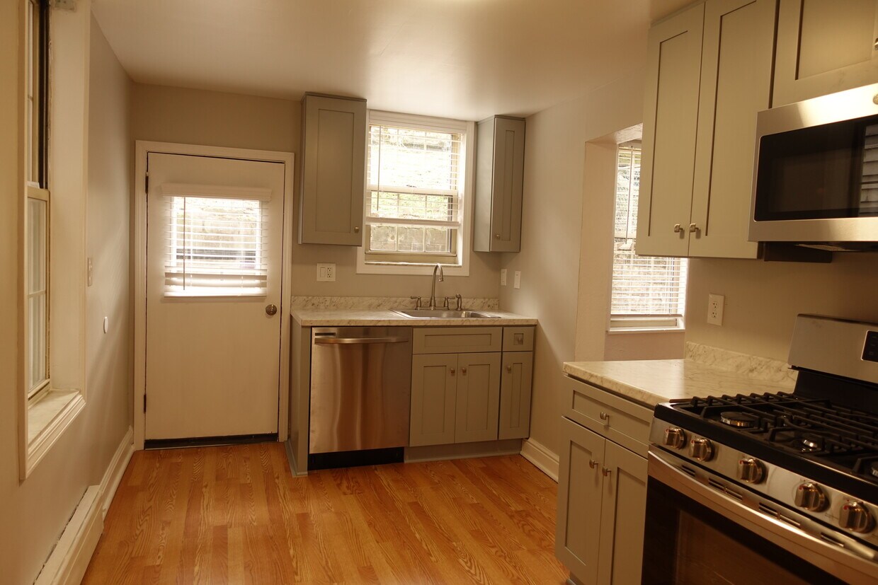 Kitchen - 17 Southern Ave