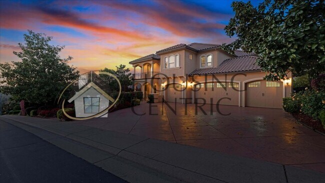 Foto del edificio - Custom Luxury Rental Home in HIGHLY DESIRA...