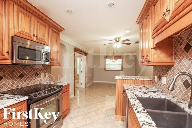Building Photo - 401 Broadview Ave