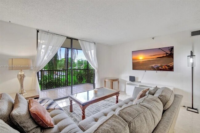 Foto del edificio - 900 NE 195th St