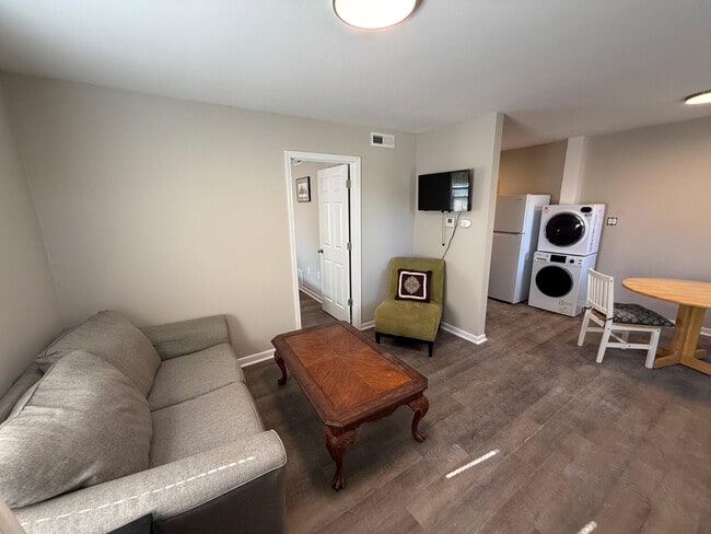 Foto del edificio - 213 N Ann St