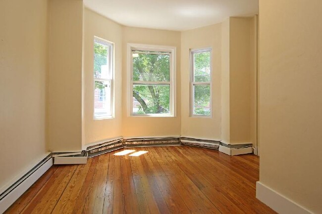 Building Photo - 114 Everett St