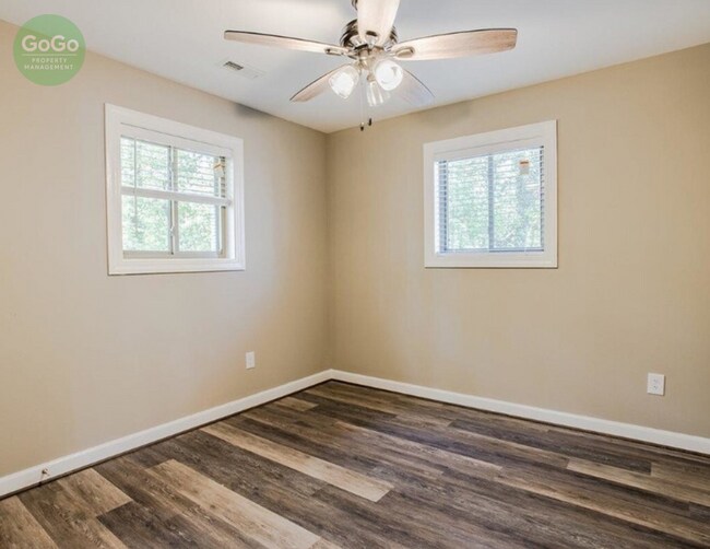 Foto del edificio - 306 W College St