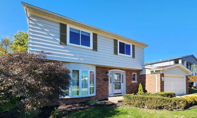 Building Photo - 7363 Hillsboro Dr