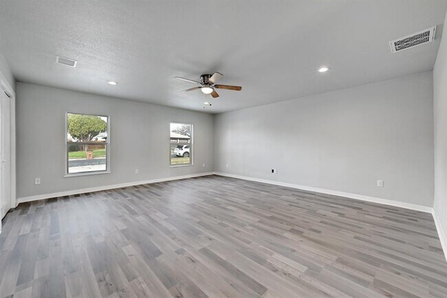 Building Photo - 4905 Carsonhill Dr