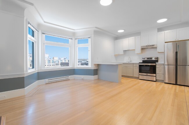 Building Photo - 670 Lombard St