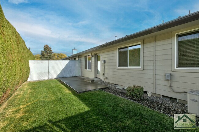 Building Photo - 7110 Willow Pl