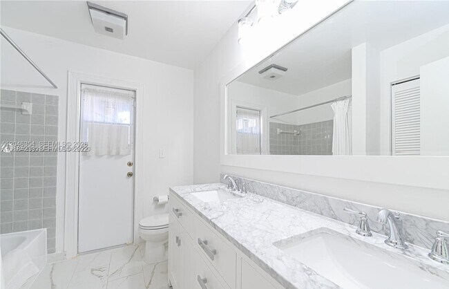 Building Photo - 9612 SW 117th Ave