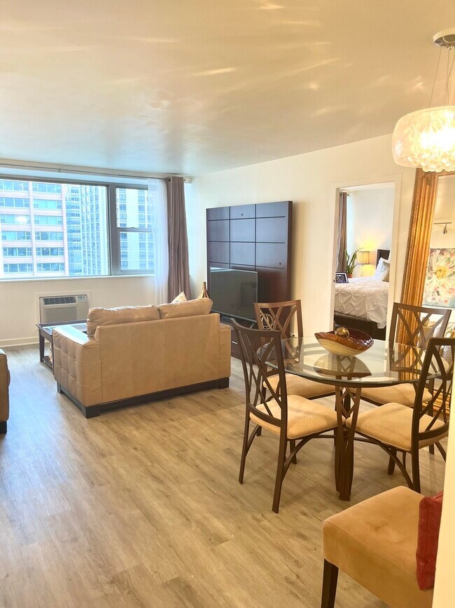 Building Photo - 253 E Delaware Pl