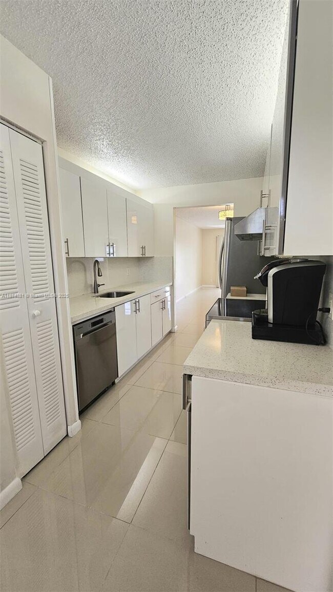 Foto del edificio - 1401 SW 128th Terrace