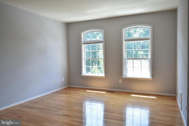 Foto del edificio - 20387 Fallsway Terrace