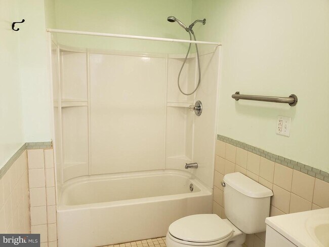 Building Photo - 2162 Swains Lock Ct
