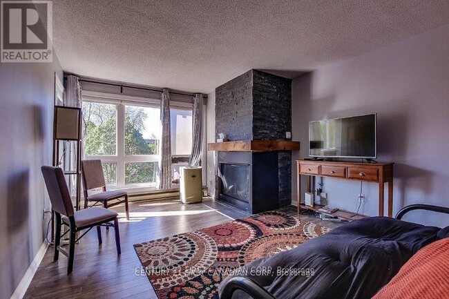 Building Photo - 5 Jacksway Crescent