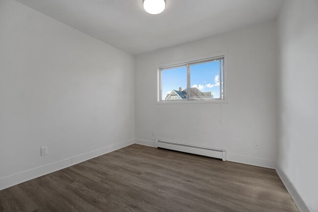 Building Photo - 130 Stewart Avenue