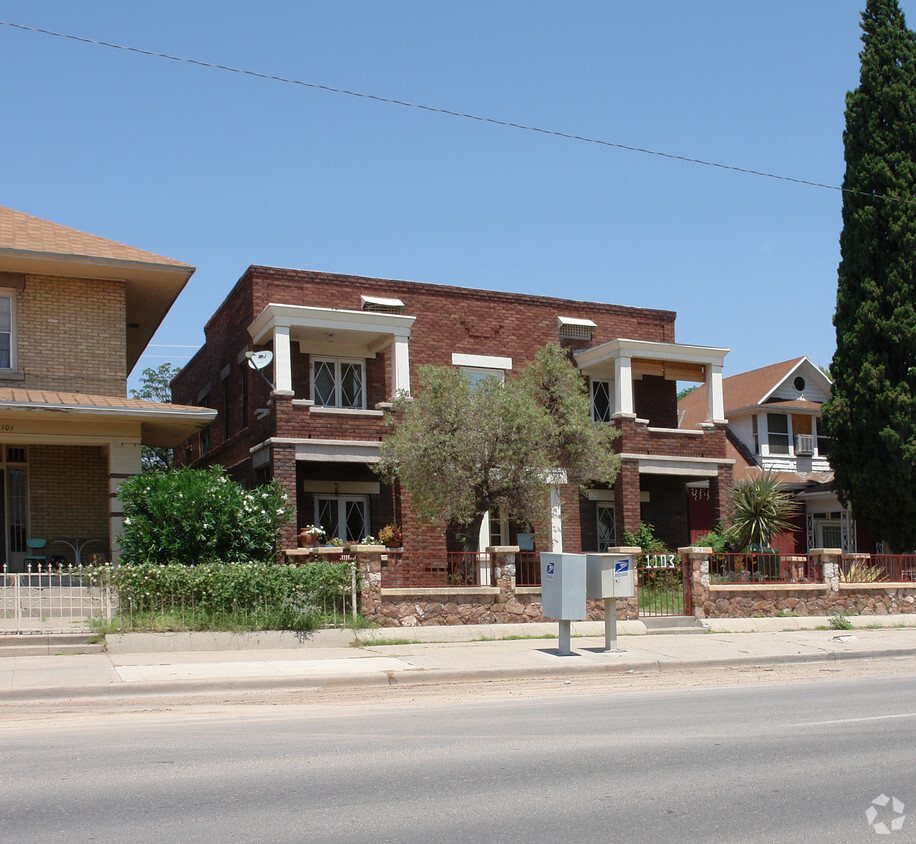 Primary Photo - 1103 E Rio Grande Ave