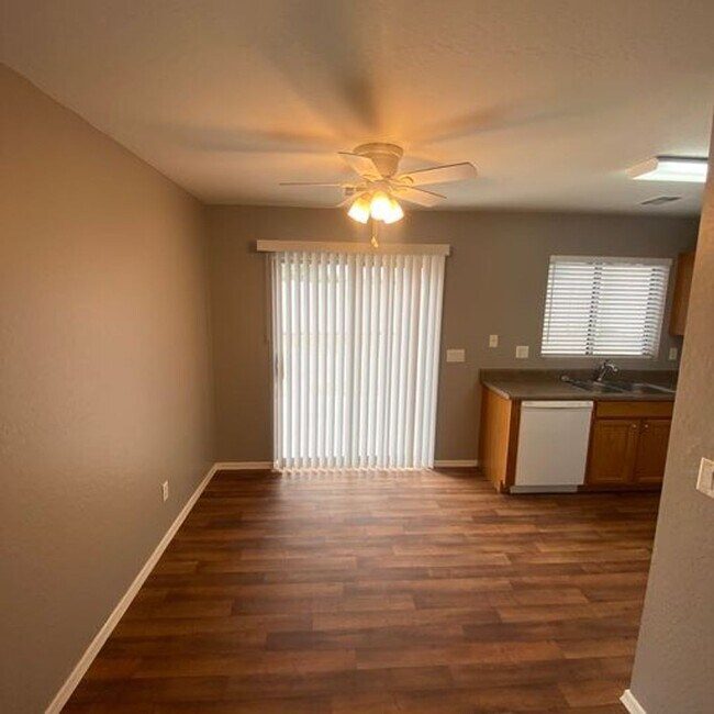 Foto del edificio - 864 S 239th Ln