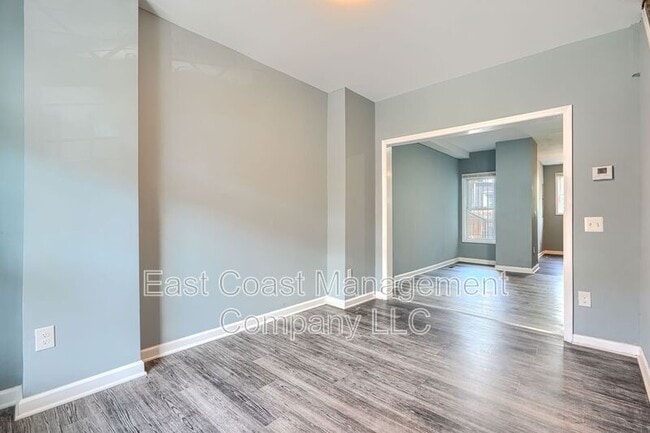 Building Photo - 2408 Llewelyn Ave