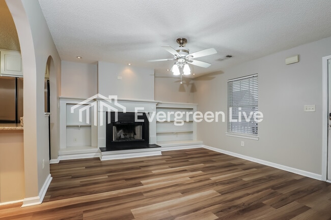 Building Photo - 4020 Meadow Glen Way