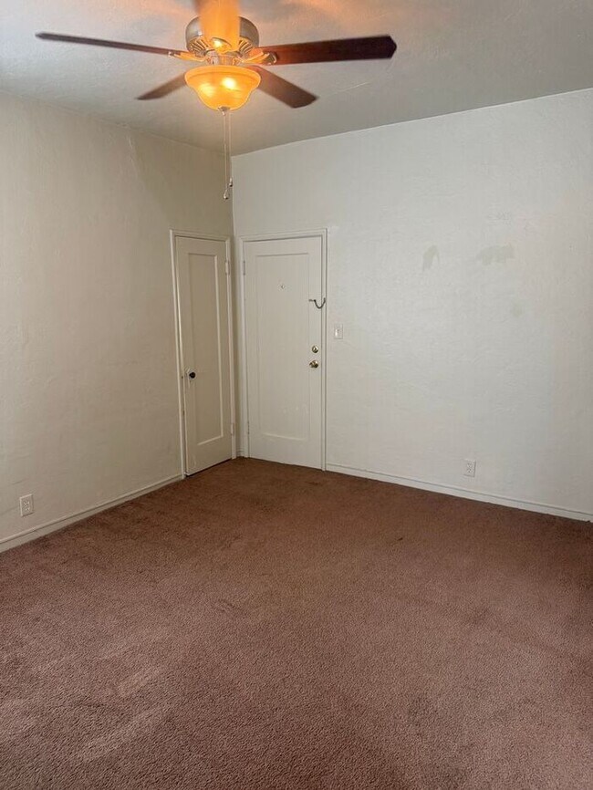Building Photo - Great 1 Bedroom 1 Bath
