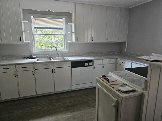 Building Photo - 1672 Wellons Dr