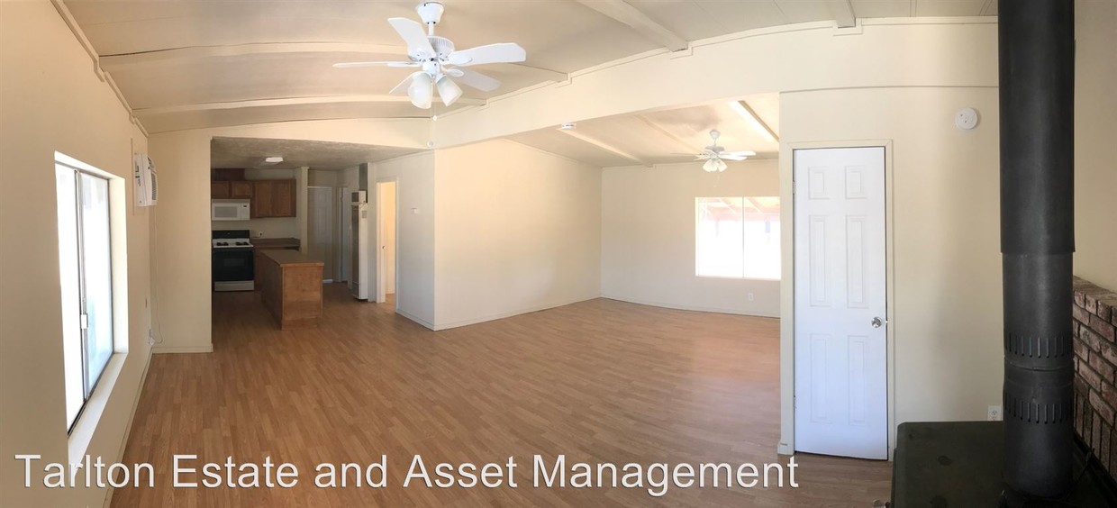 Foto principal - 4 br, 2 bath House - 945 E. Mt Whitney Ave.